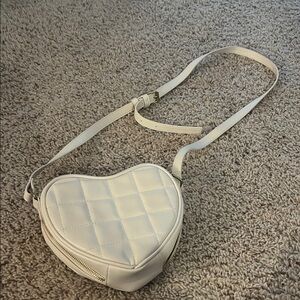 American eagle crossbody heart Bag — White